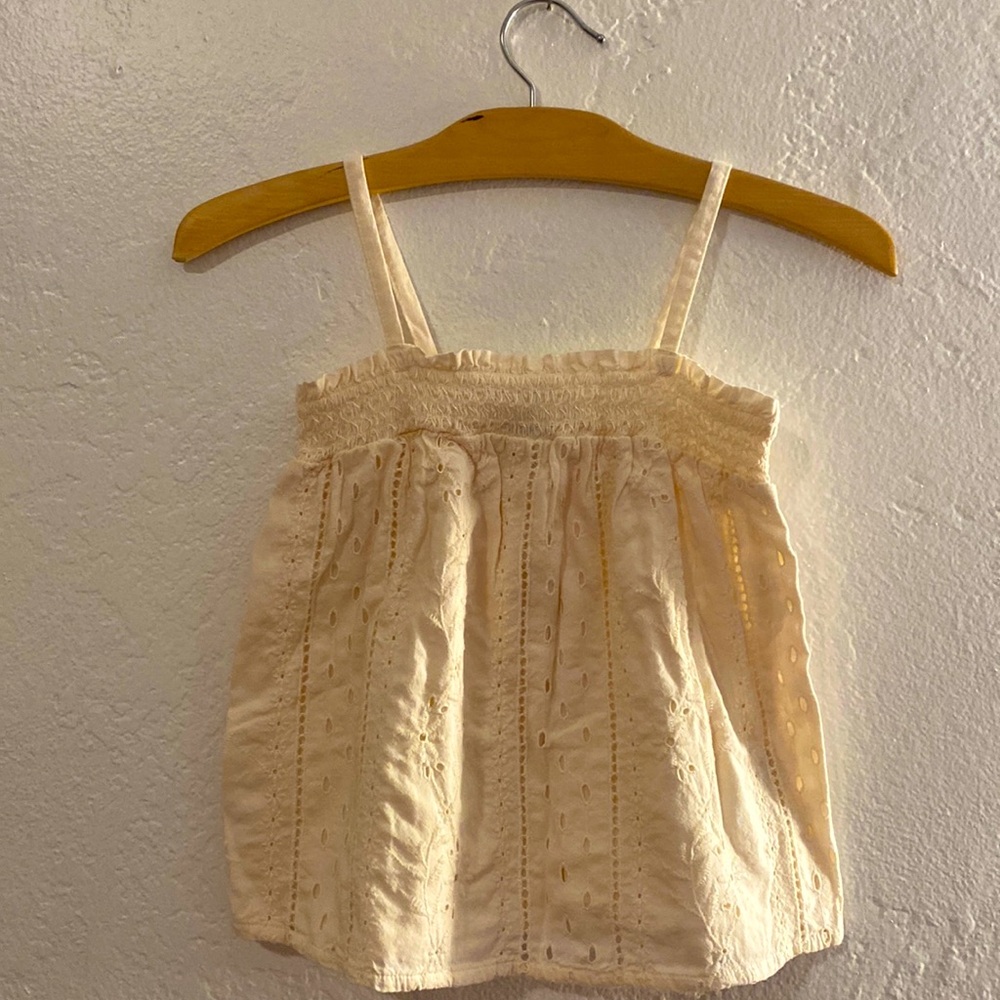 ☀️5/25☀️ Old Navy Eyelet Flowy Cream Sleeveless Top Size 5t